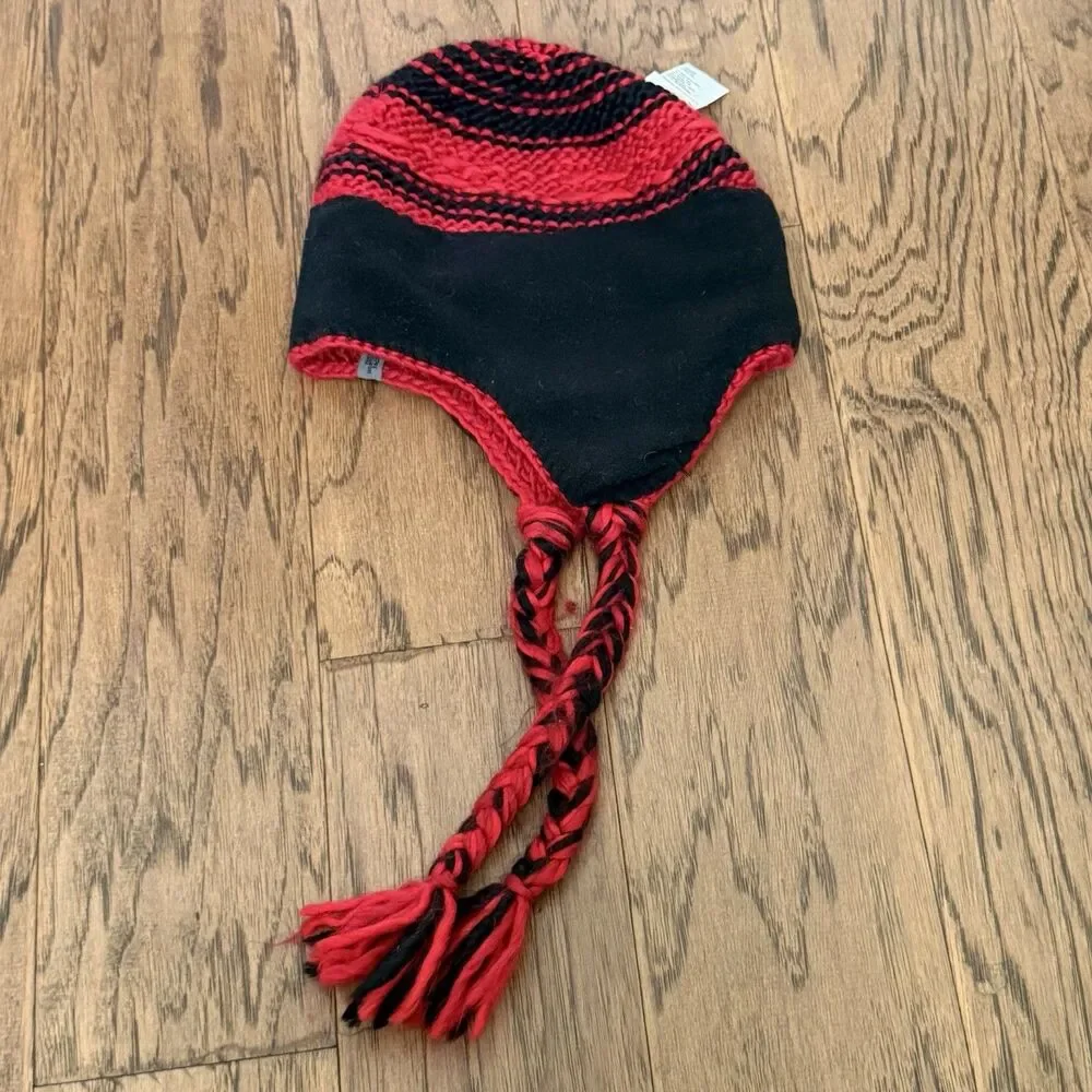 The North Face Cable Knit Beanie One Size Red And Black Winter Hat